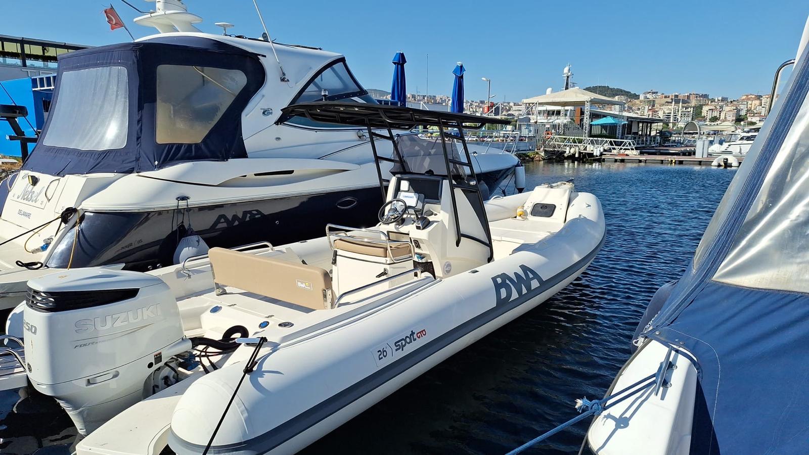 BWA SPORT 26 GTO / T-Top + Suzuki 250 HP motor dahil